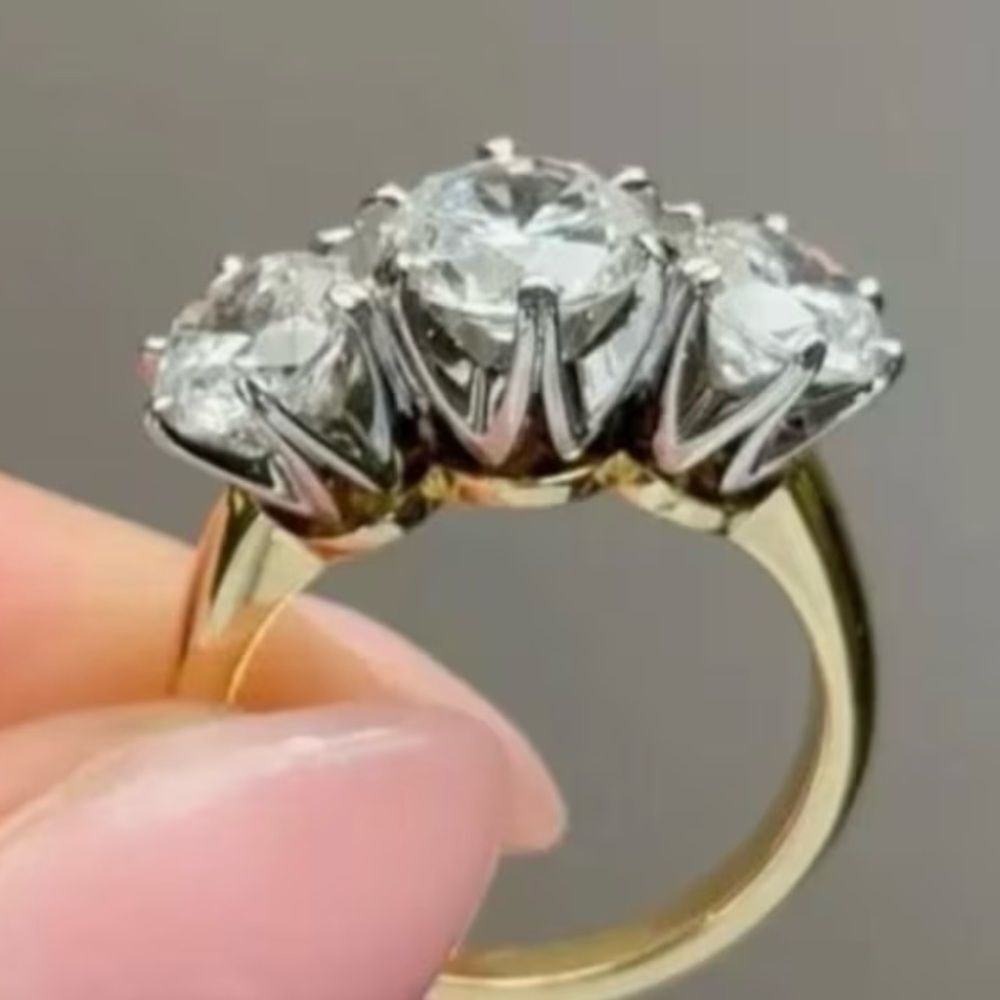 🩶 NEW Elegant Gold and Silver CZ Women's Stunning Ring 🩶